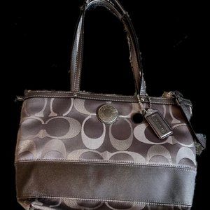 NWOT - COACH TOTE PURSE #F20429 GRAY & SILVER METALLIC SIGNATURE C